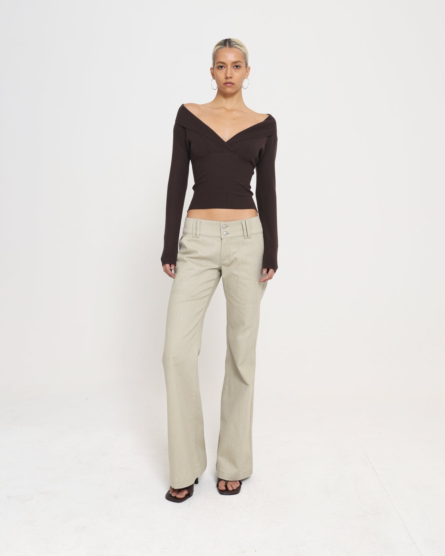 PLUNGE NECK LS KNIT - CHOCOLATE