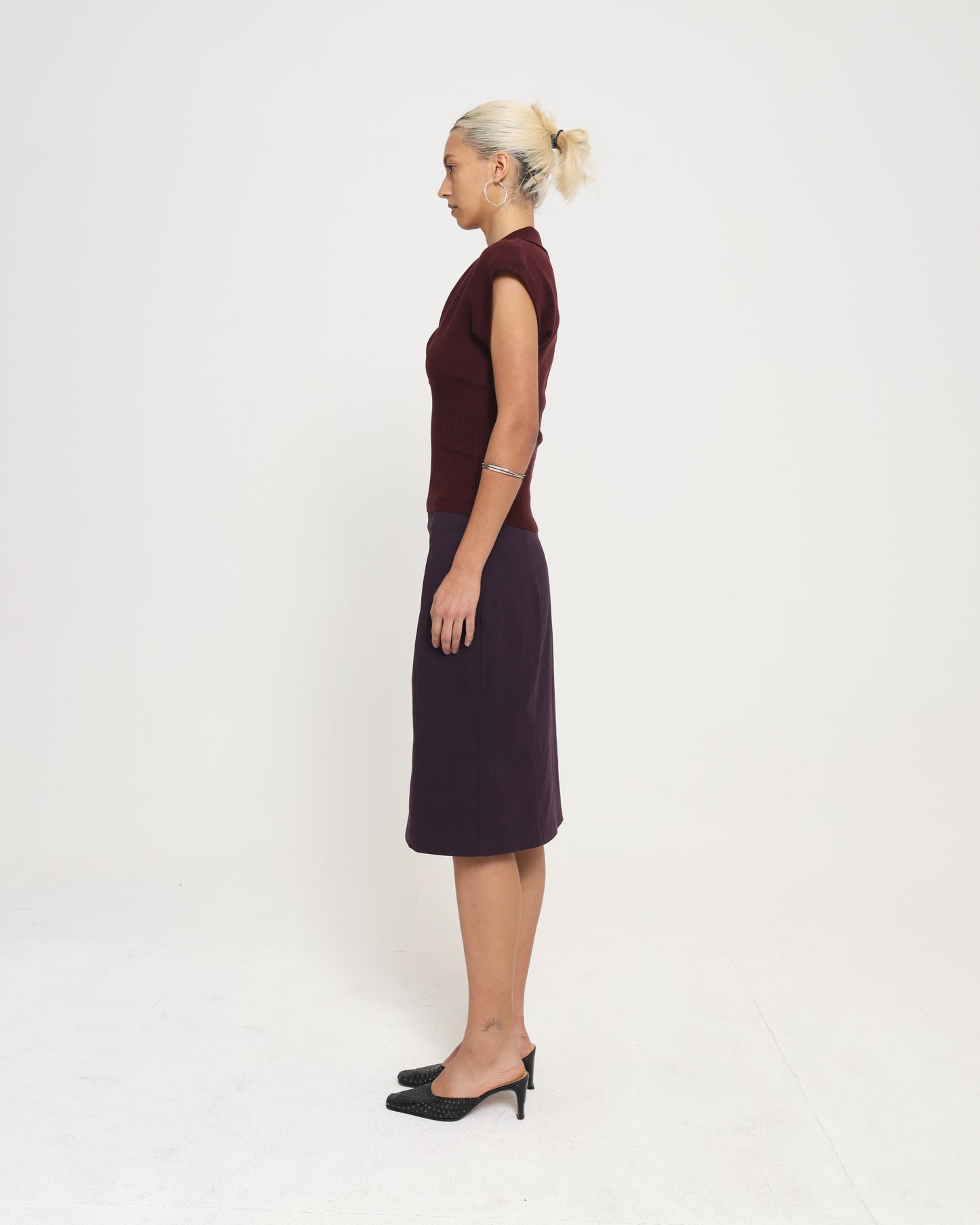PLUNGE NECK KNIT TOP - PLUM