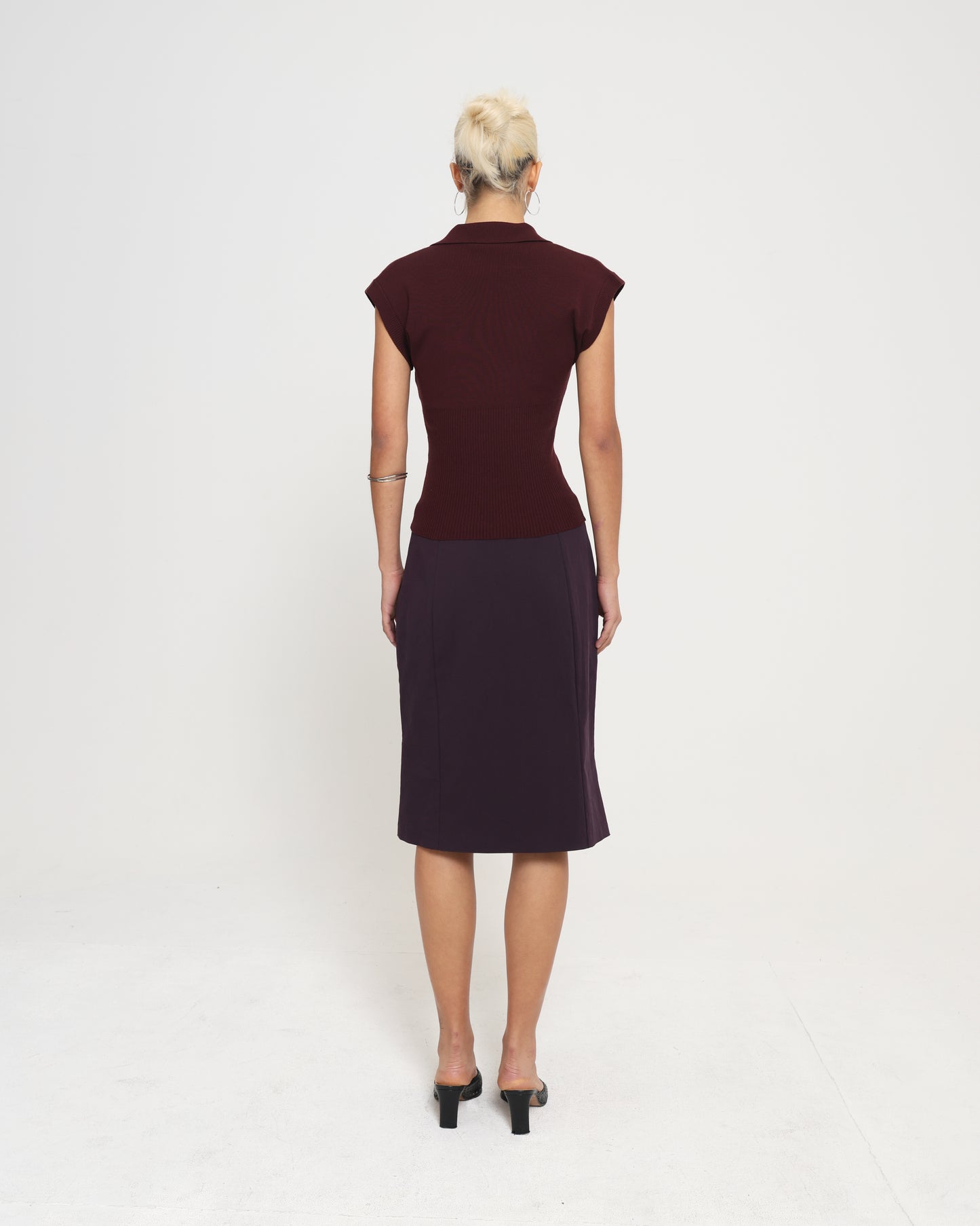 PLUNGE NECK KNIT TOP - PLUM