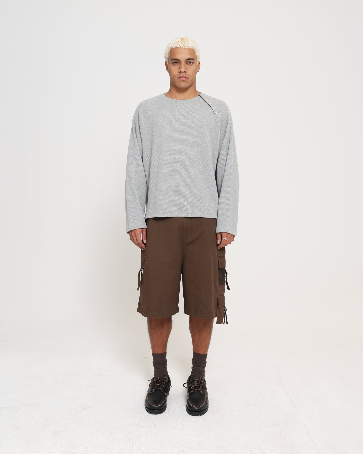 RAGLAN BUTTON LS TEE - GREY