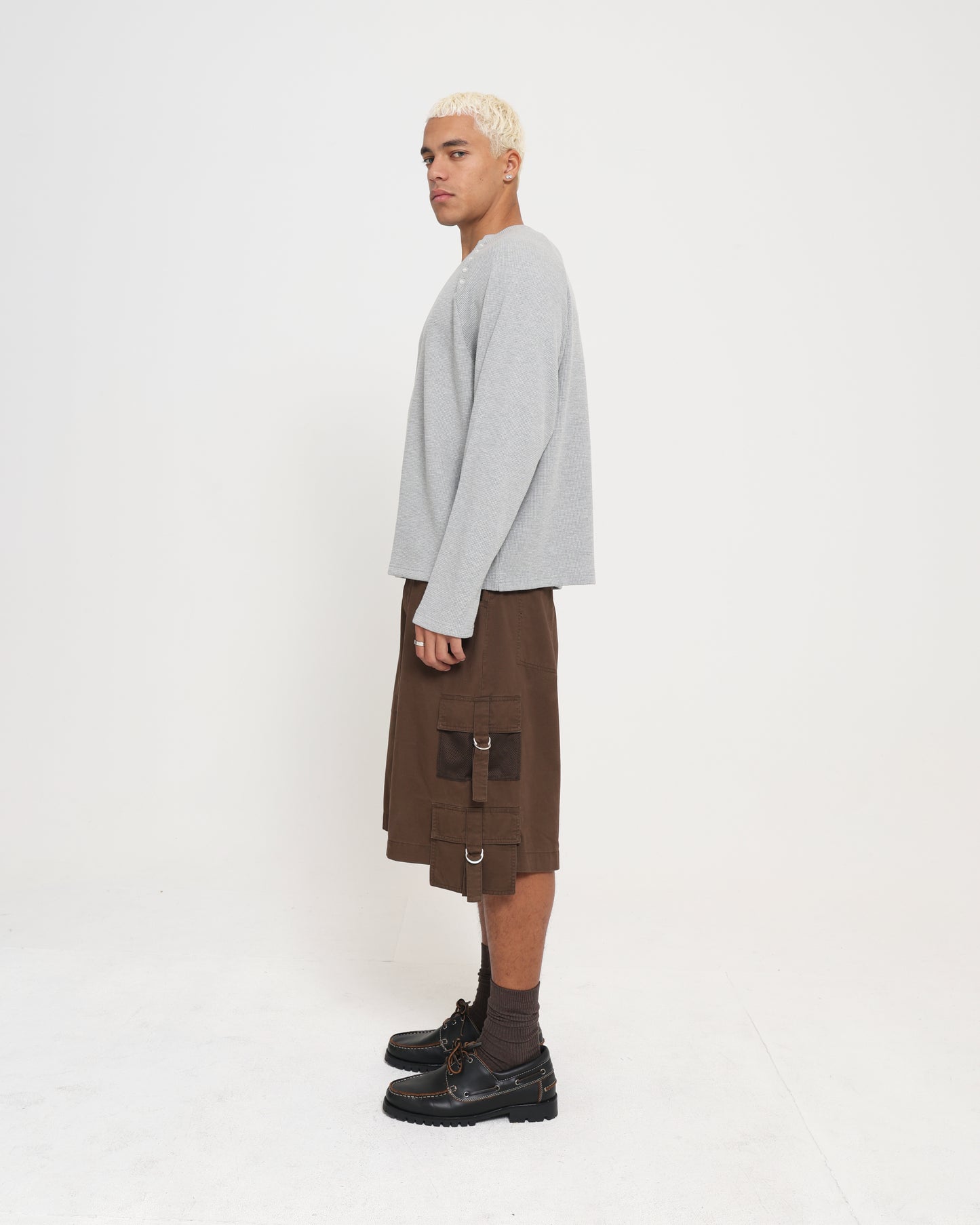 RAGLAN BUTTON LS TEE - GREY
