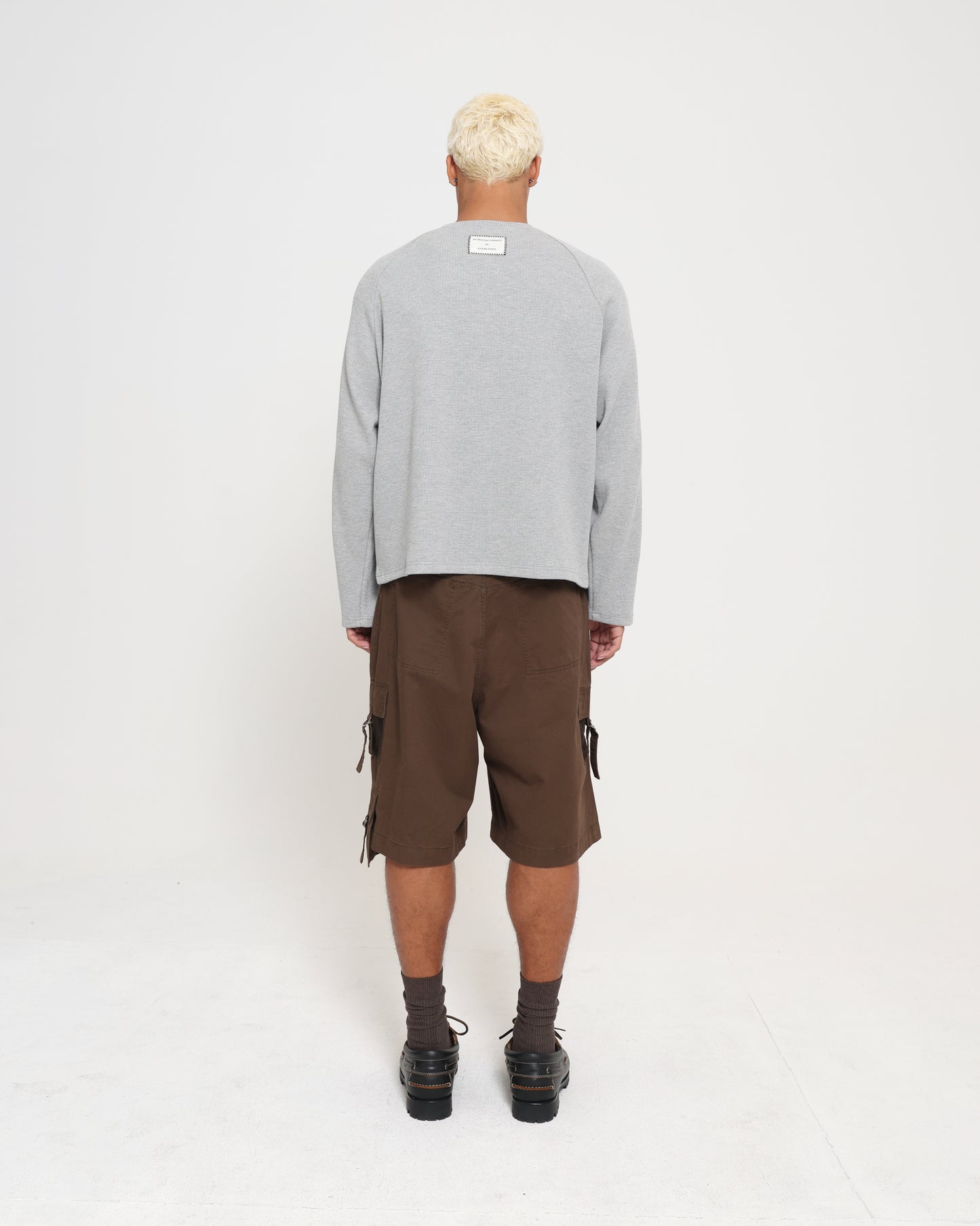 RAGLAN BUTTON LS TEE - GREY
