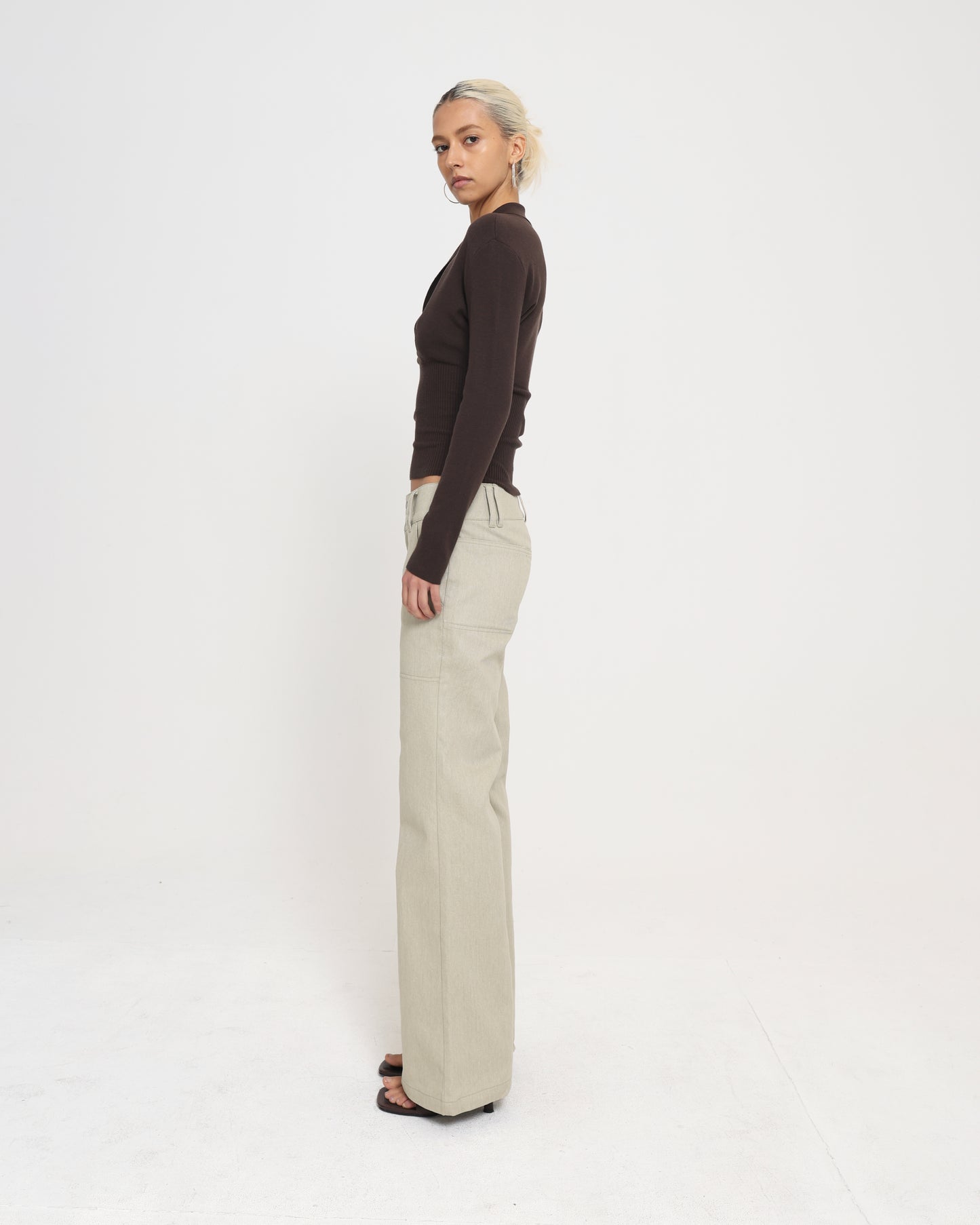 PLUNGE NECK LS KNIT - CHOCOLATE
