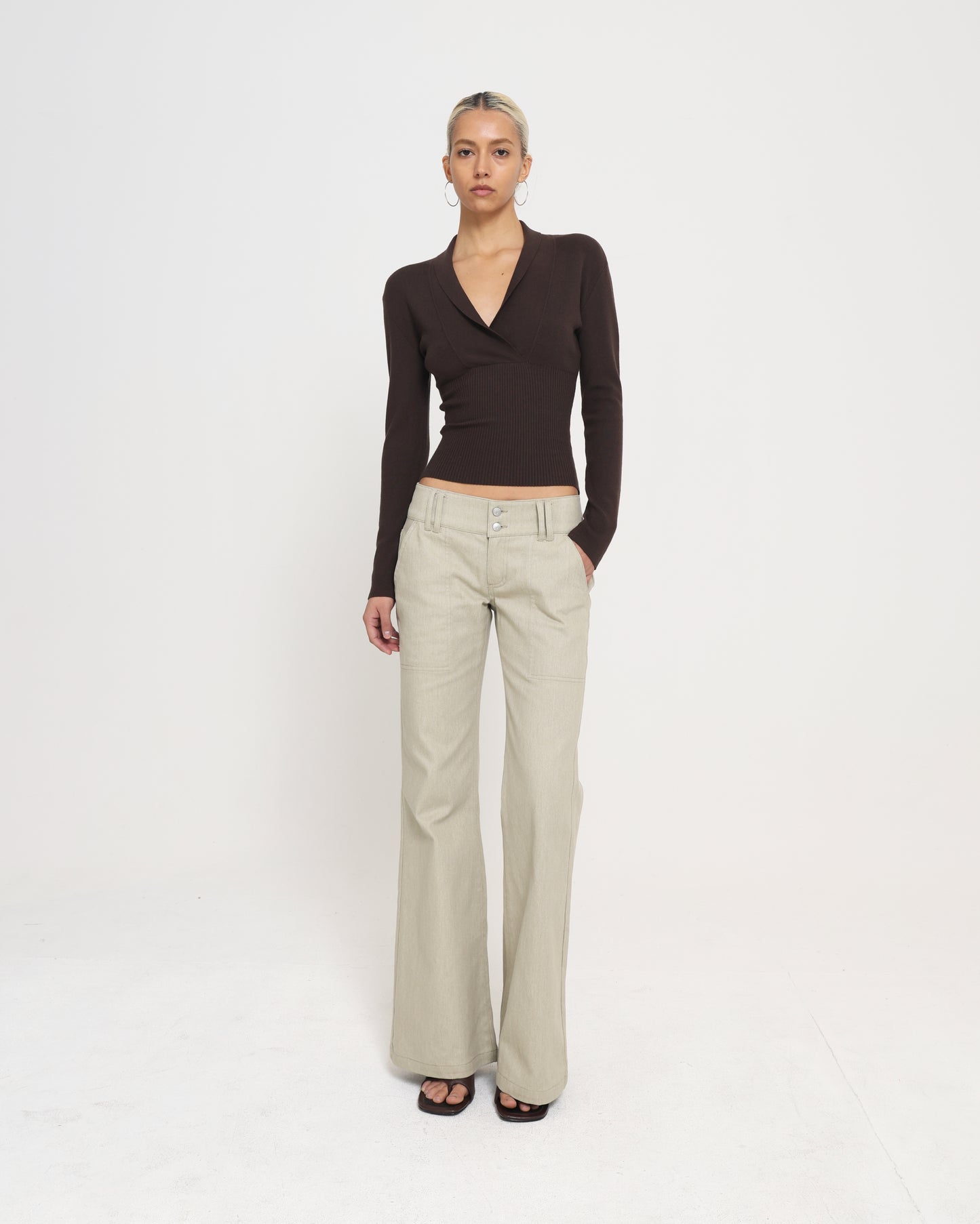 PLUNGE NECK LS KNIT - CHOCOLATE